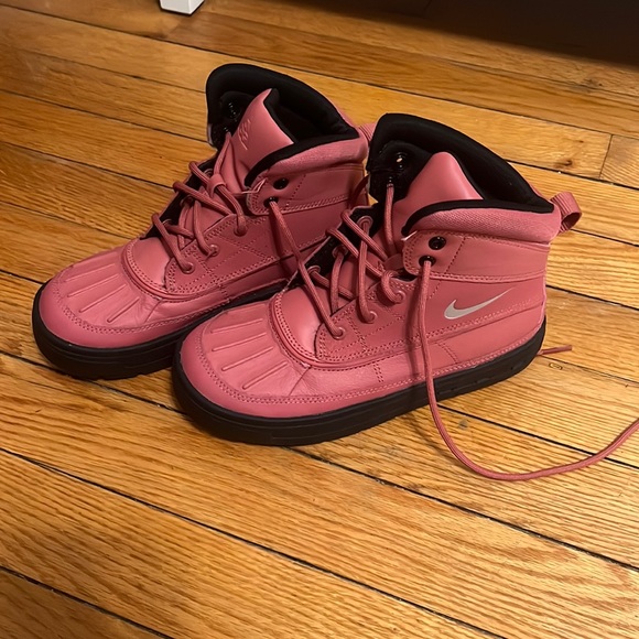 Nike boots - Picture 1 of 10